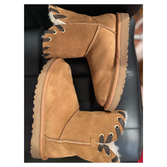 UGGS AIDAH BOOT SZ 5 - Picture 4 of 5